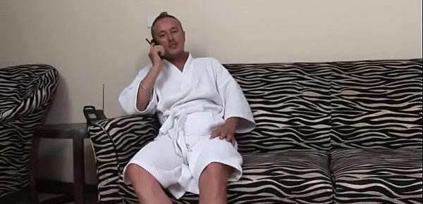  Thai slut, Jam is pretending to be a professional masseuse